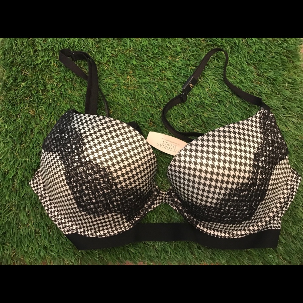 Victoria’s Secrets Very Sexy bra. 34C
